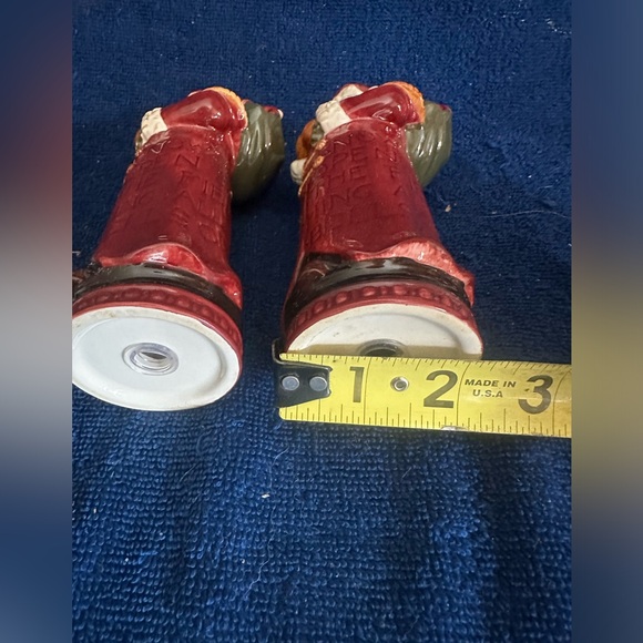 VINTAGE CHRISTMAS SANTA CLAUS SALT AND PEPPER SHAKERS HOLIDAY TABLE ACCENTS - Picture 8 of 10